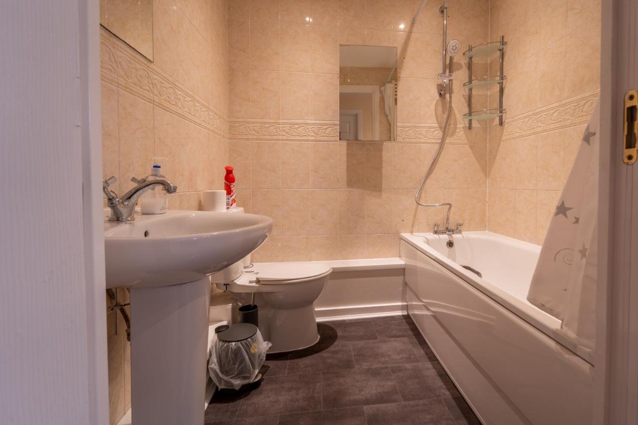 Luxury 2 Bed Apartment - Near Heathrow, Legoland, Windsor スラウ エクステリア 写真