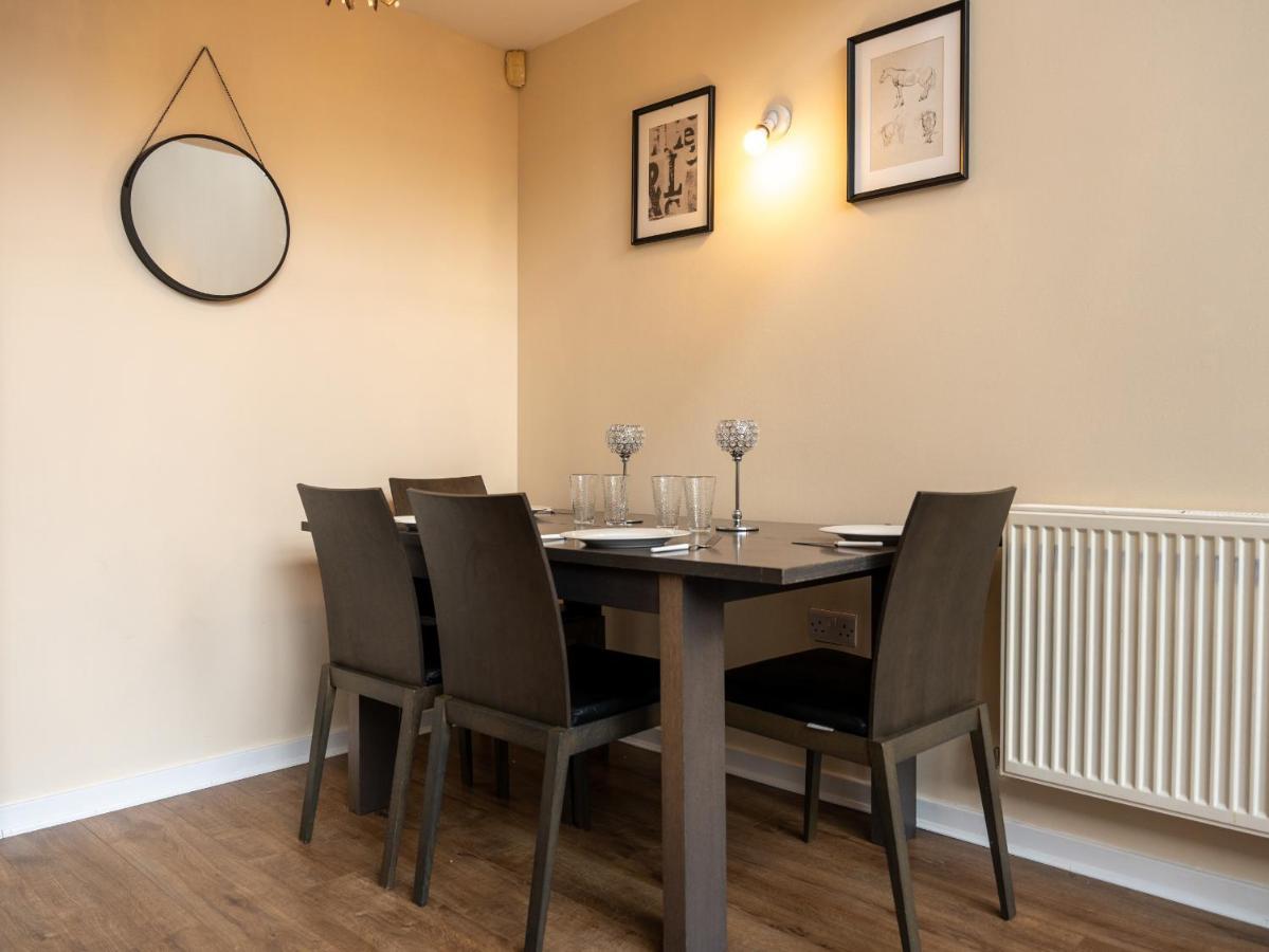 Luxury 2 Bed Apartment - Near Heathrow, Legoland, Windsor スラウ エクステリア 写真
