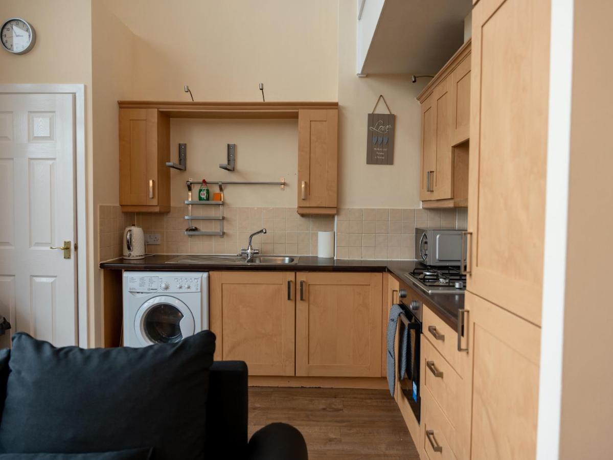 Luxury 2 Bed Apartment - Near Heathrow, Legoland, Windsor スラウ エクステリア 写真