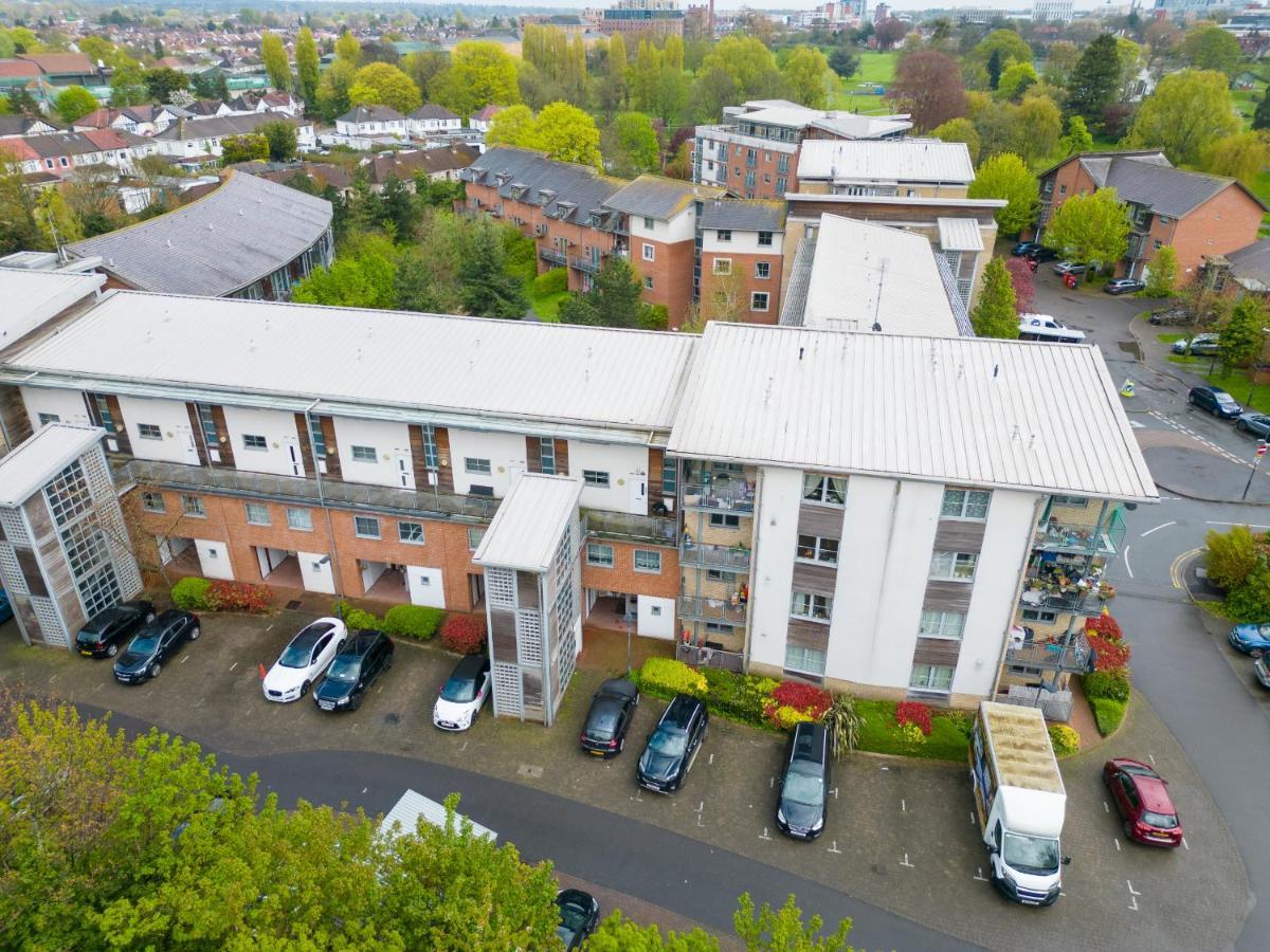 Luxury 2 Bed Apartment - Near Heathrow, Legoland, Windsor スラウ エクステリア 写真