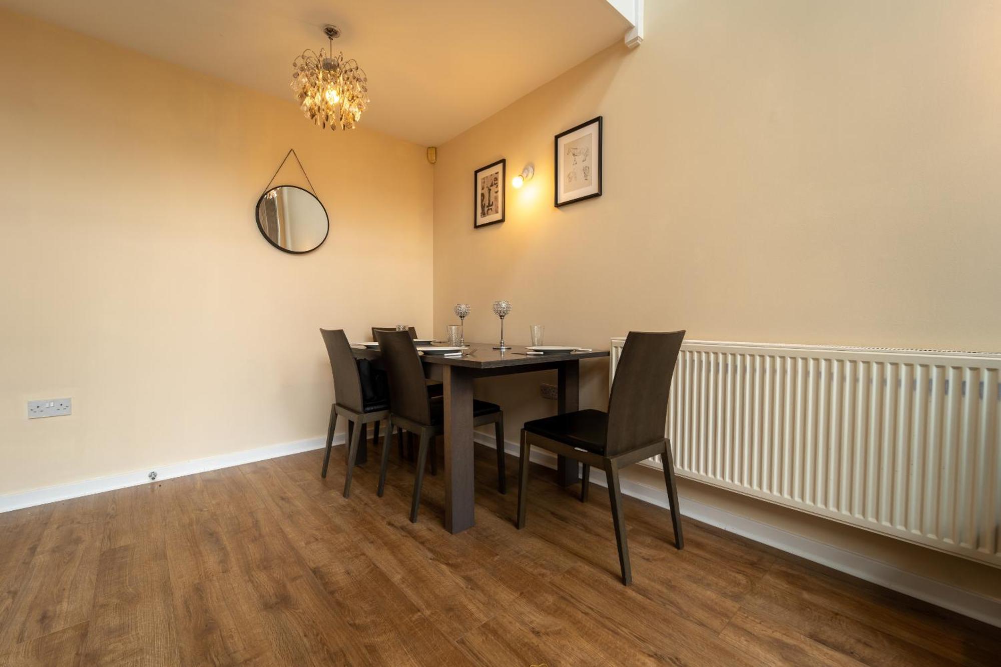 Luxury 2 Bed Apartment - Near Heathrow, Legoland, Windsor スラウ エクステリア 写真