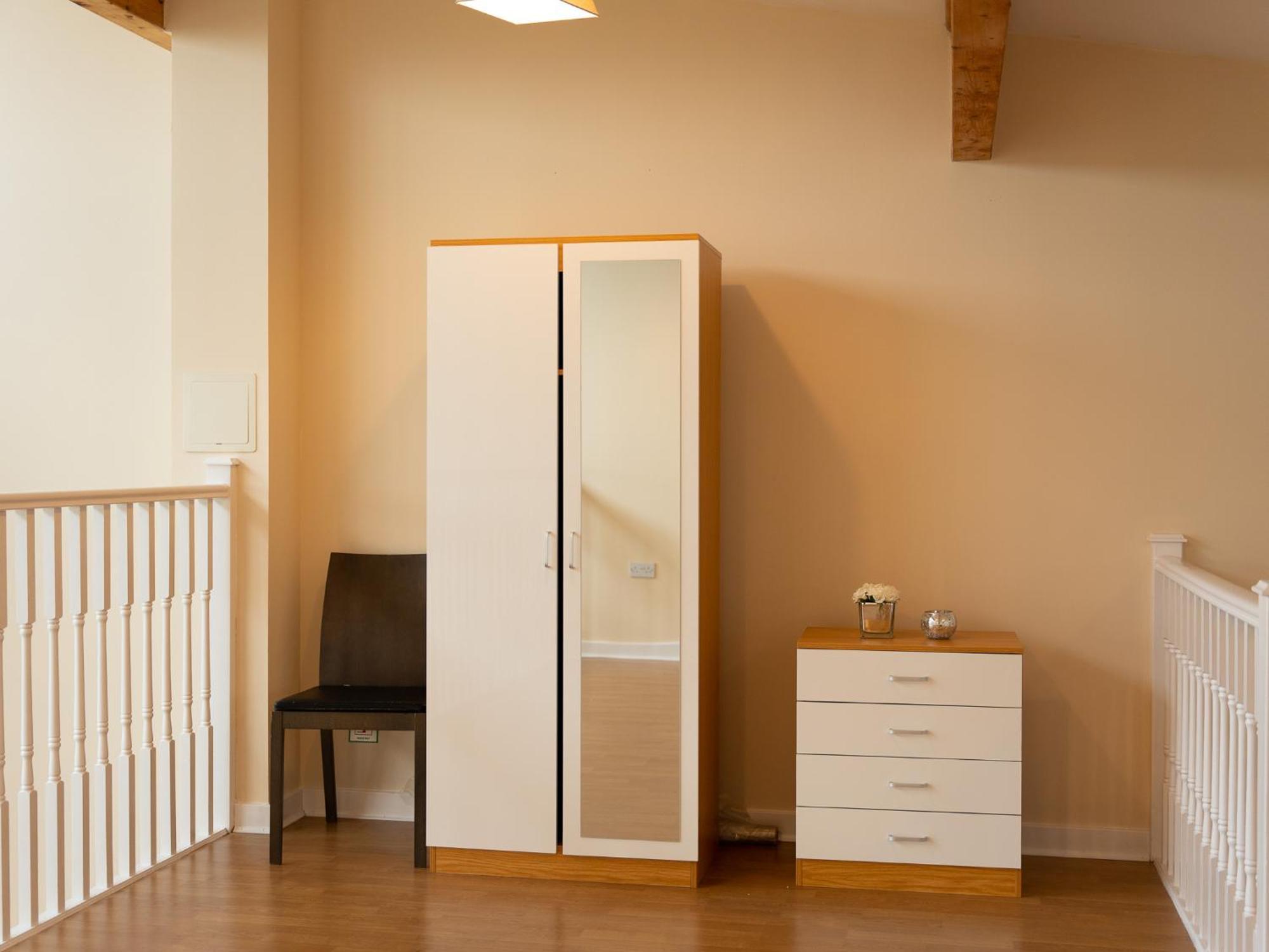 Luxury 2 Bed Apartment - Near Heathrow, Legoland, Windsor スラウ エクステリア 写真