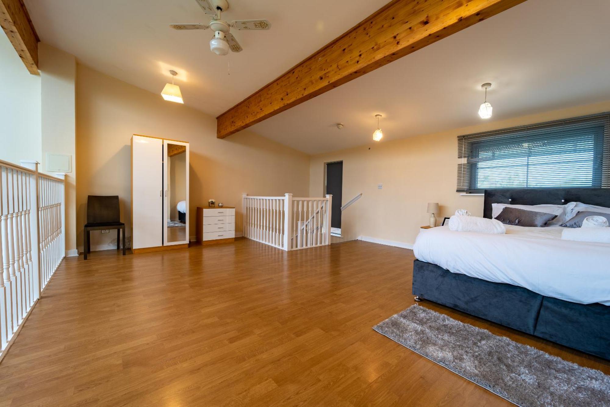 Luxury 2 Bed Apartment - Near Heathrow, Legoland, Windsor スラウ エクステリア 写真