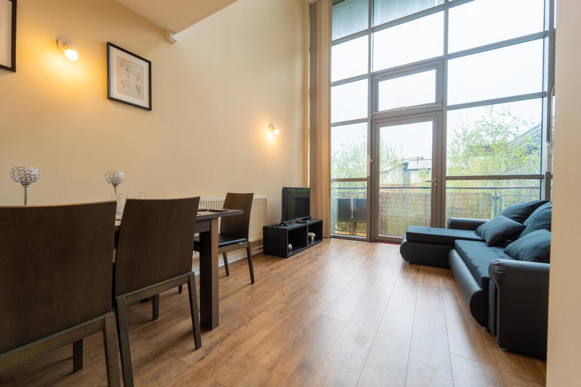 Luxury 2 Bed Apartment - Near Heathrow, Legoland, Windsor スラウ エクステリア 写真