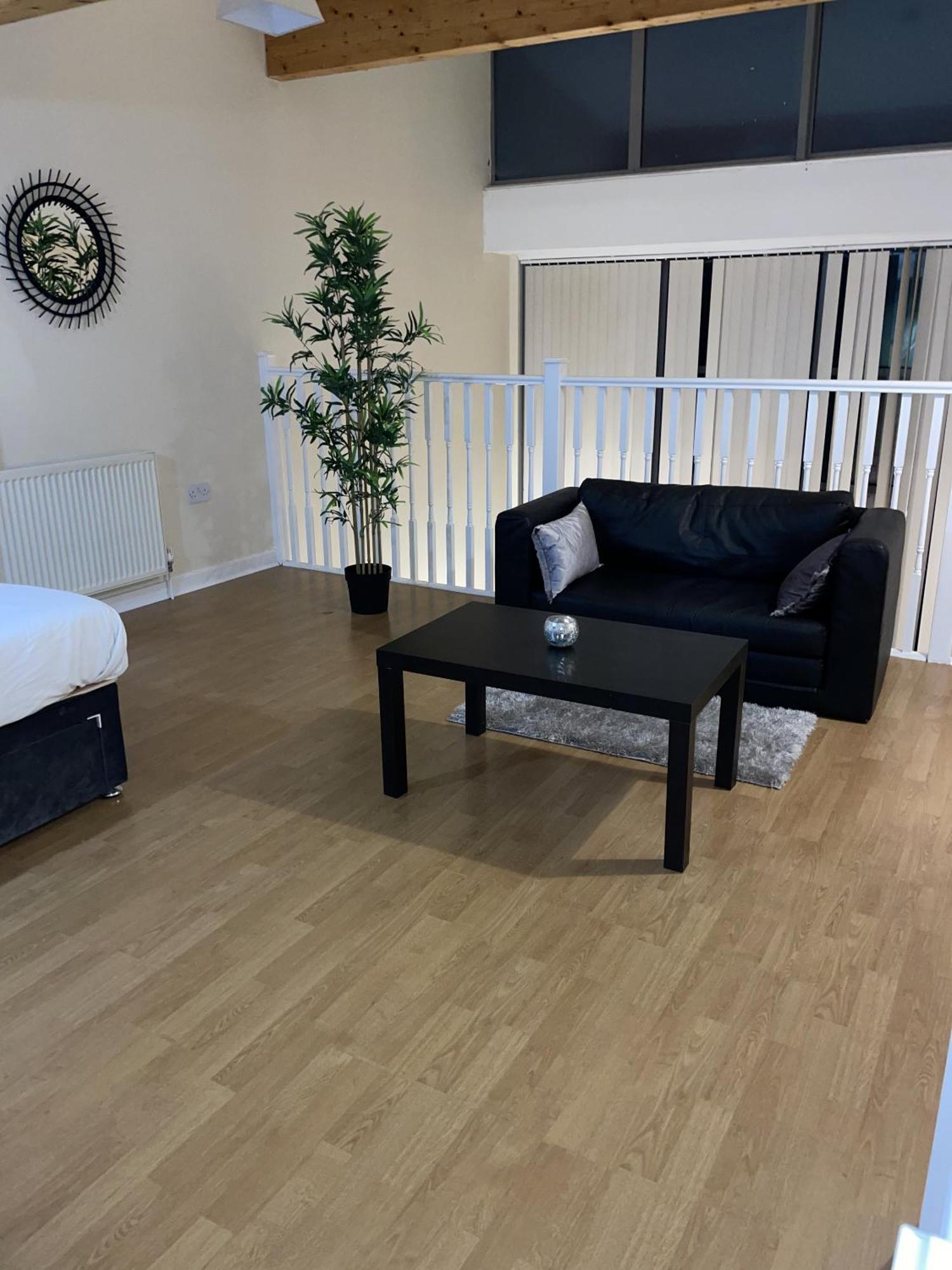Luxury 2 Bed Apartment - Near Heathrow, Legoland, Windsor スラウ エクステリア 写真