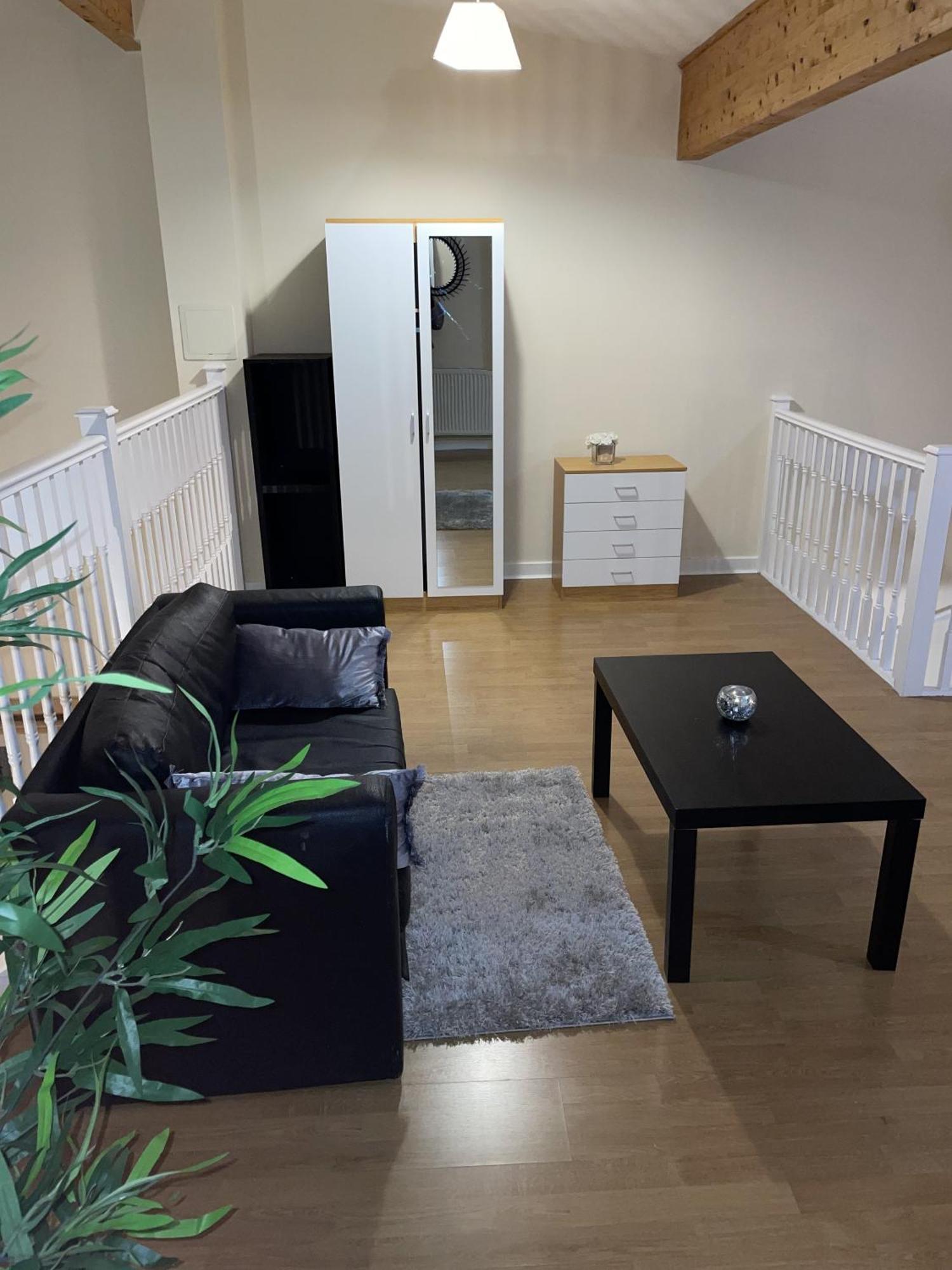 Luxury 2 Bed Apartment - Near Heathrow, Legoland, Windsor スラウ エクステリア 写真